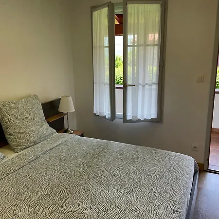 Zazpiak Bed & Breakfast *